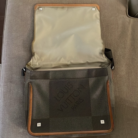 Louis Vuitton Terre Damier Geant Messenger - Picture 2 of 6